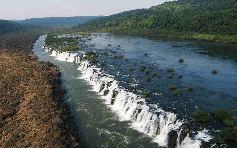 Ecoturismo no Rio Grande do Sul. O Salto do Yucumã é a maior cachoeira em extensão do mundo