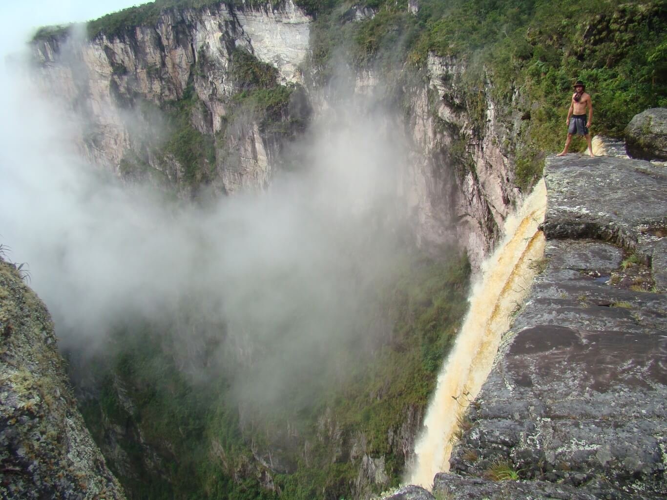 A Cachoeira do El Dorado é a maior cachoeira do Brasil