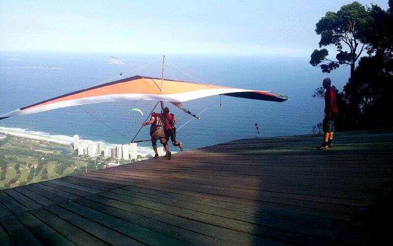 Voo de Asa Delta na Pedra Bonita.