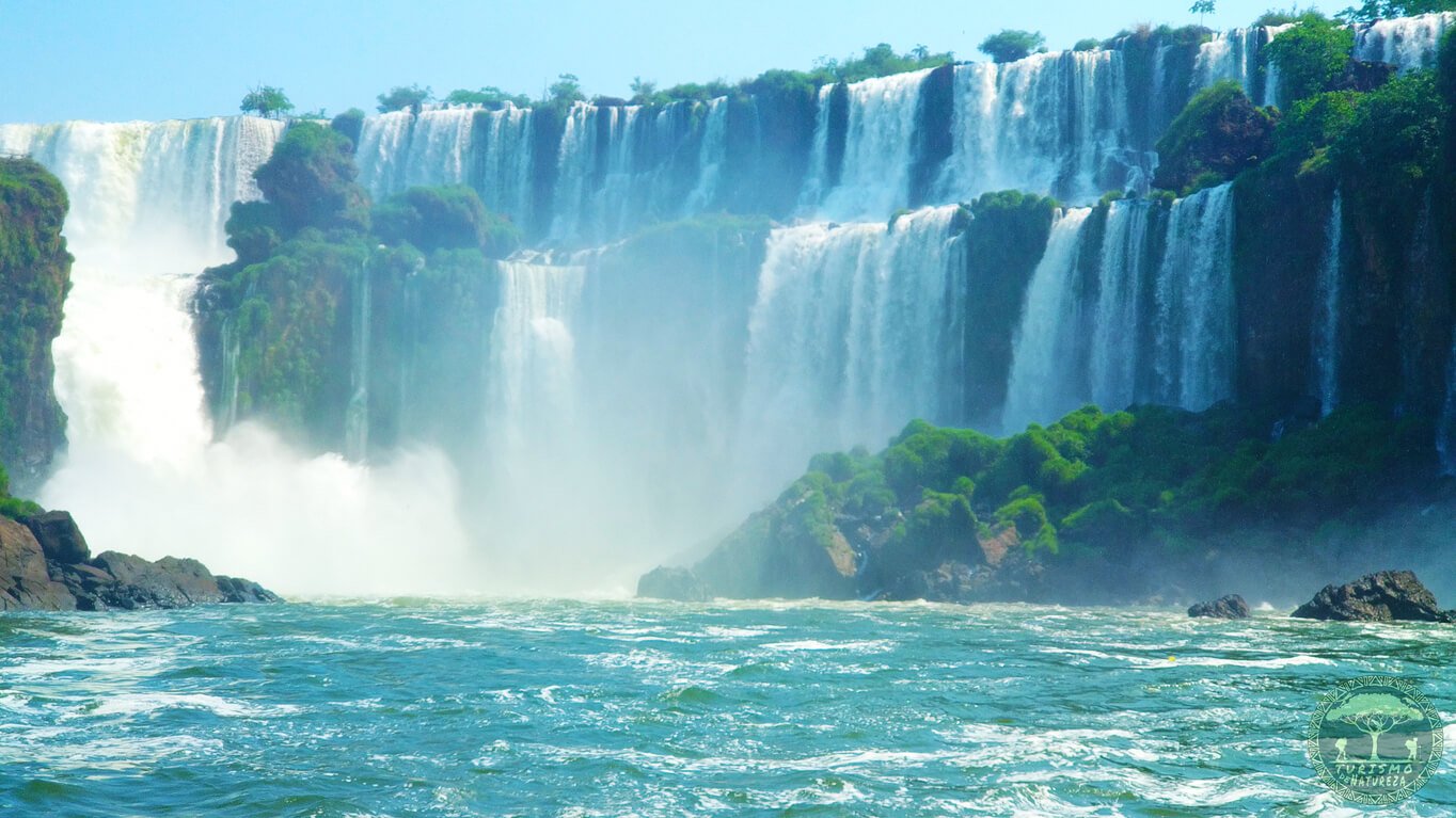 Salto San Martín oferecido pela Empresa Gran Aventura. O Macu Safari não realize esse trajeto por estar no lado argentino.