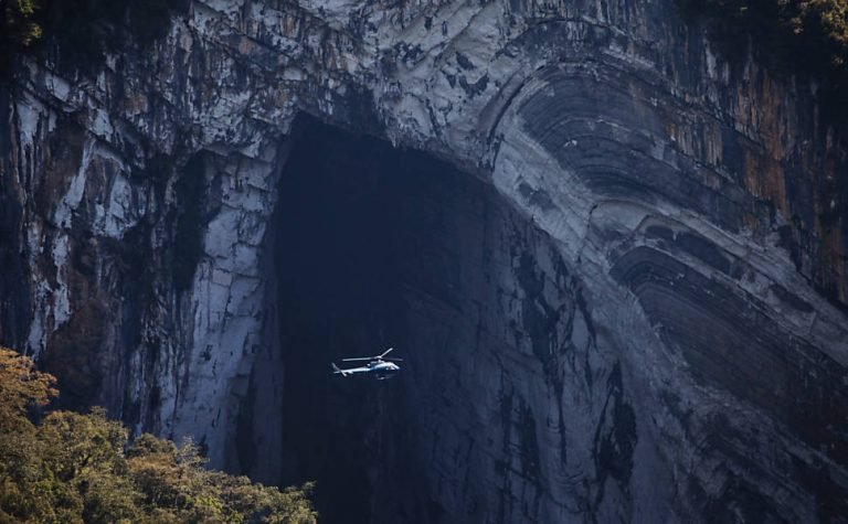 Núcleo Casa de Pedra e a caverna com o maior pórtico do mundo