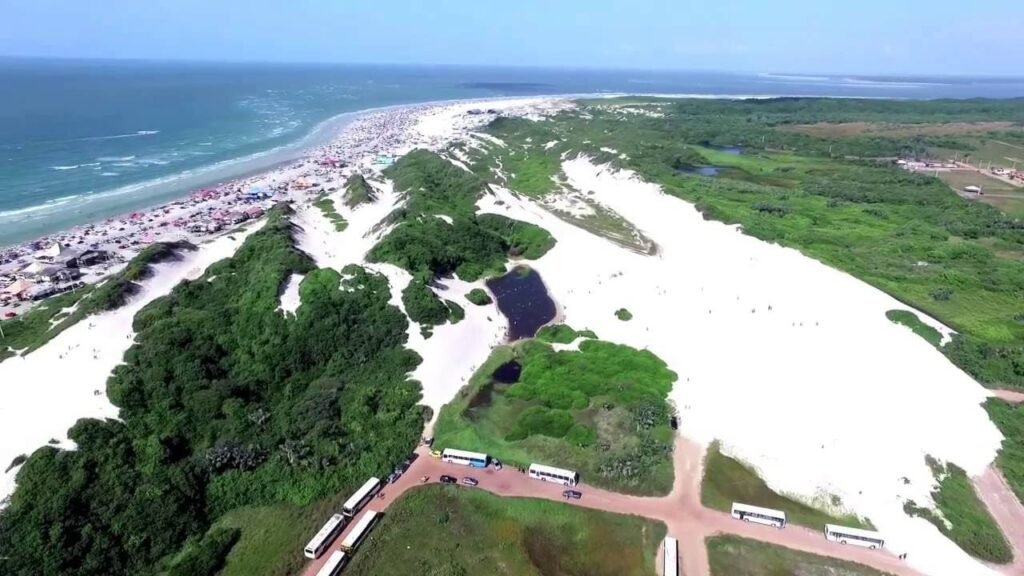 Praia de mar na Amazônia: Praia do Atalaia