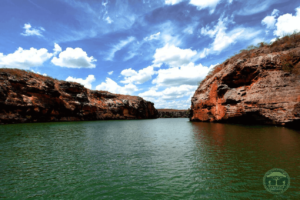 Explore a beleza impressionante do Cânion do Xingó, uma das maravilhas naturais mais incríveis do Brasil, com nosso guia de viagem detalhado.