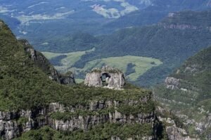 Trilha da Pedra Furada.
