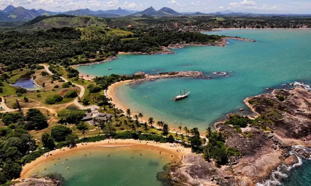 As 10 melhores praias do Espírito Santo.