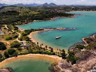 As 10 melhores praias do Espírito Santo.