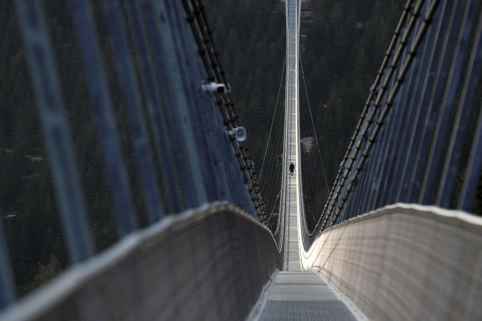 A Sky Bridge 721 metros de extensão e está a uma altitude de mais de 1100 metros acima do nível do mar.