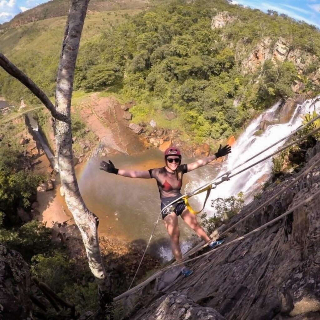 Rapel na Cachoeira do Salto em Corumbá de Goiás.