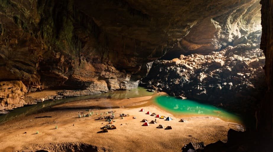 Turismo Ecológico no Vietnã na maior caverna do mundo.