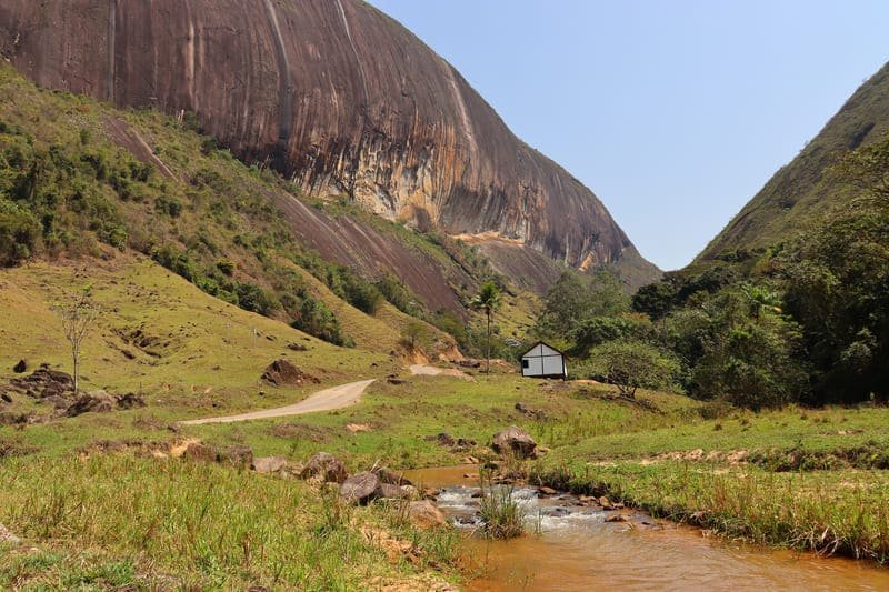 Pelas Trilhas do Vale do Emboque.