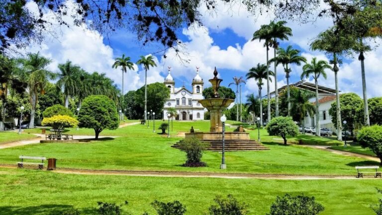 Explore Vassouras: fazendas de café históricas, arquitetura e jardins únicos.