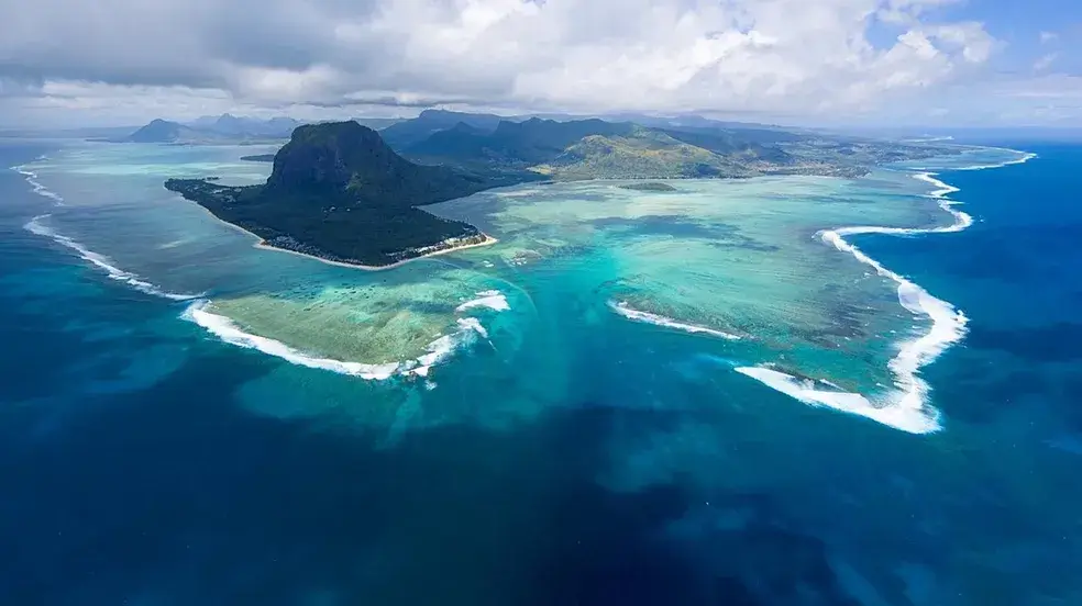 As Cachoeiras Subaquáticas: Ilusões Óticas nos Oceanos