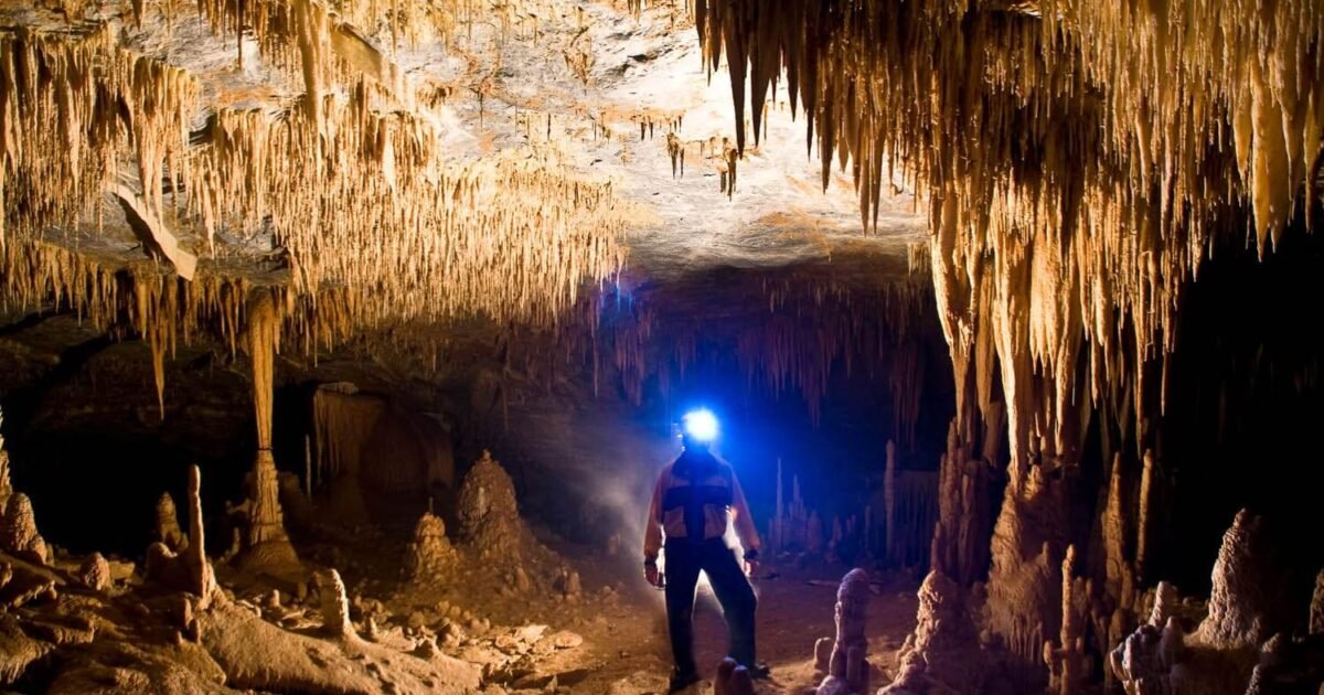 Explorando as maravilhas subterrâneas de Eldorado. Uma experiência inesquecível no coração do Vale do Ribeira.
