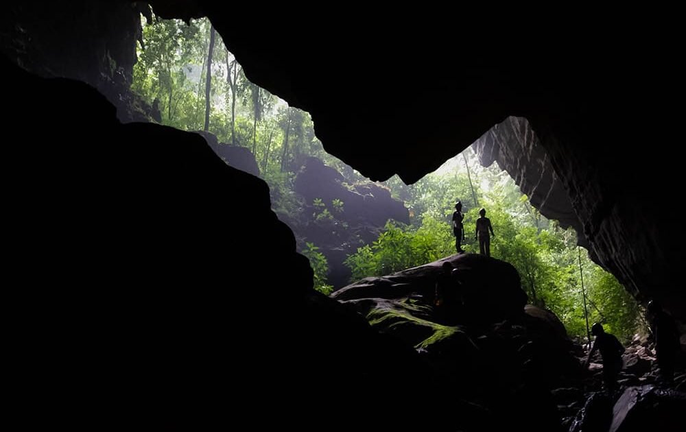 Explore a beleza subterrânea de Iporanga! Descubra as maravilhas escondidas das cavernas enquanto mergulha no emocionante mundo do ecoturismo.