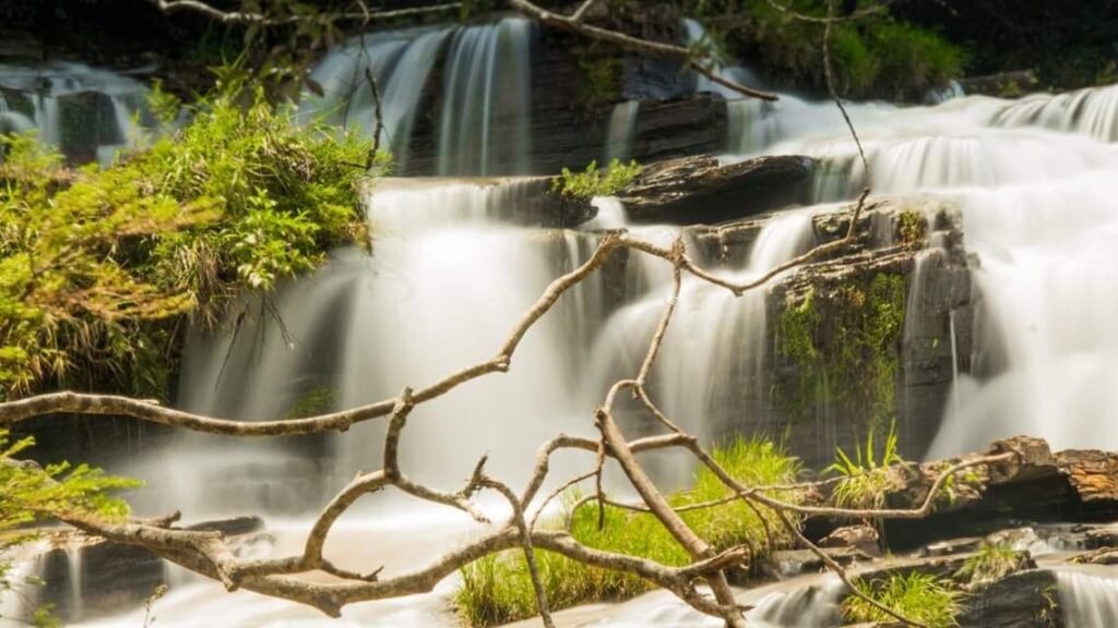 O que Fazer em Luminárias MG: Cachoeira do Mandembe.