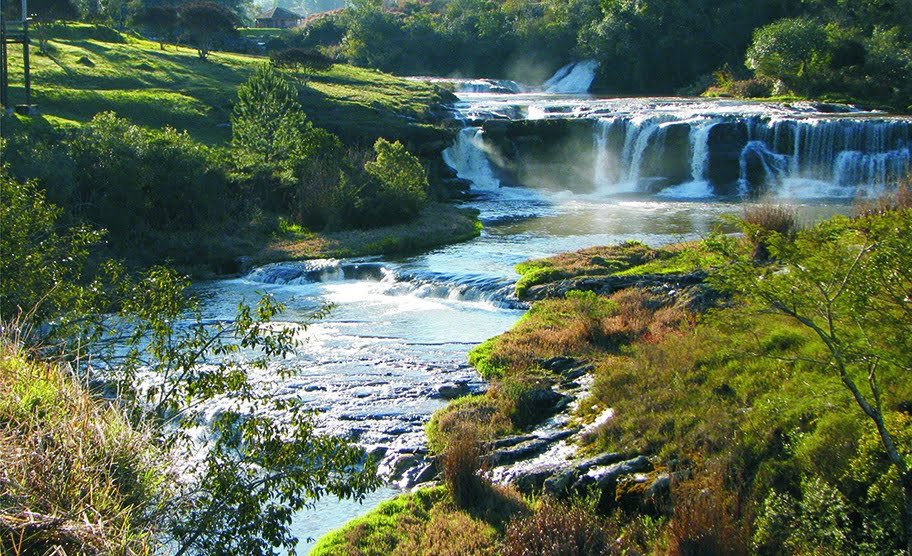 Corredeiras do Parque Municipal Lago Azul.